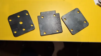 Antenna mounting plates