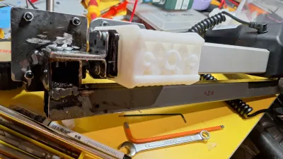 Axis and screw clearance